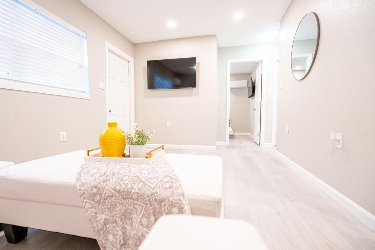 University Serenity Suites Tampa Extérieur photo